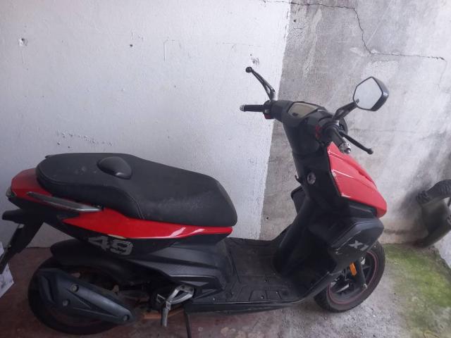 Vendre scooter 700€ négociable