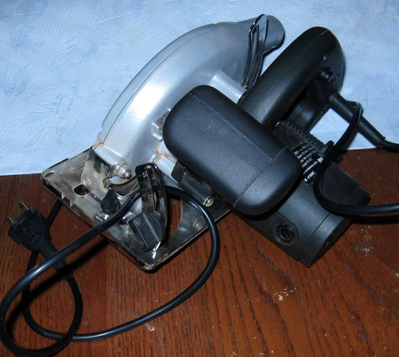 Scie circulaire modele K4160C, Wattrelos — 2/4