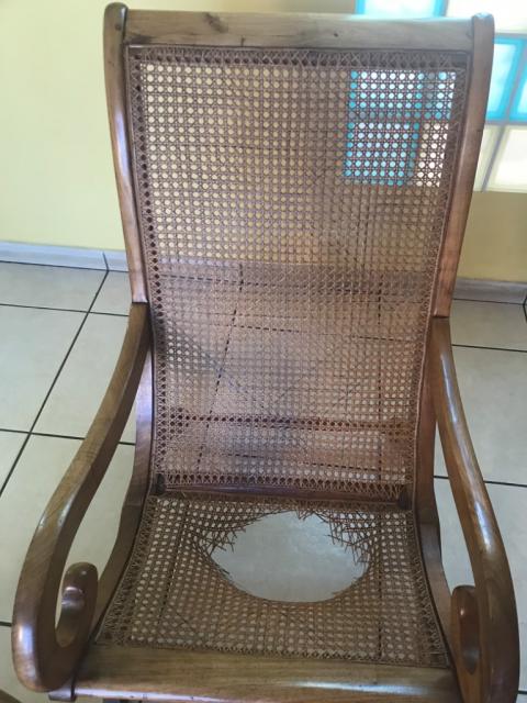 Vends 3 fauteuils créole en bois tamarin cannage à refaire 300€ le tout