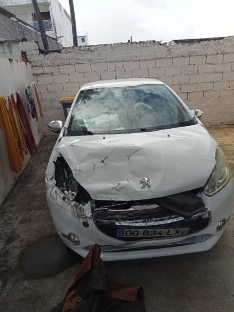 Vend épave Peugeot 208 accidenté  de 2015