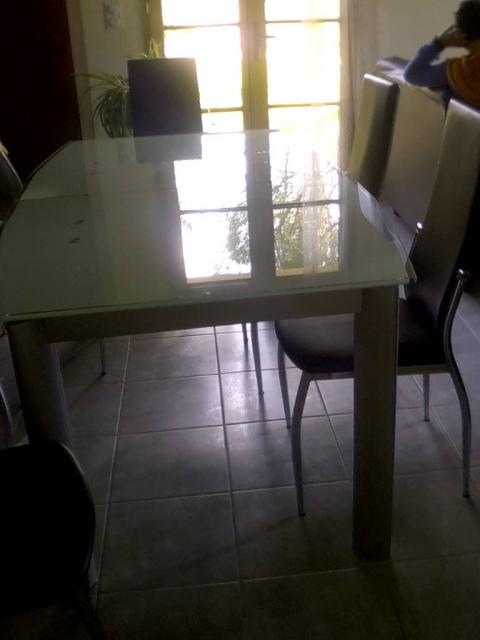 Ensemble salle à manger chaises + table en verre
