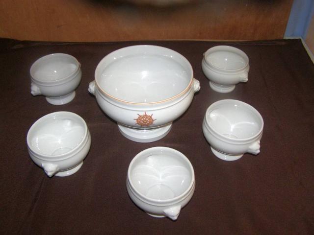 Ancien service à soupe en porcelaine Pillivuyt (Création Cathie.B), 6 pièces