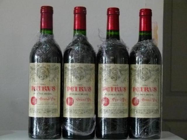 Vend 4 bouteilles de vin Chateau petrus pomerol : 1985.