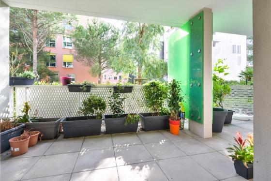Nice Eco-Vallée: 3 pièces récent 67 m² + terrasse Sud 21 m² proche tramway, avec parking s/sol , 255000 euros