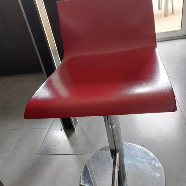 Chaise hâute de bar ou table centrale