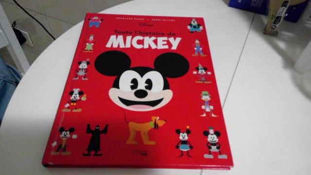 LIVRE tarif 7€ TOUTE L'HISTOIRE DE MICKEY ..