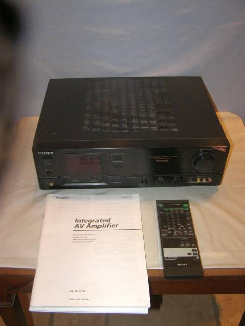 Ampli audio vidéo SONY modèle TA-AV590 avec télécommande